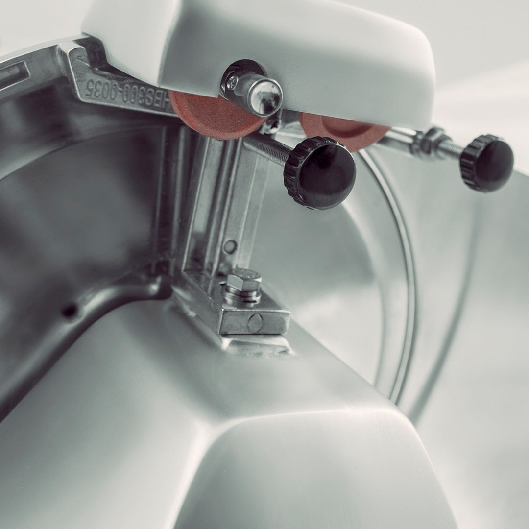 Cómo usar una cortadora de fiambre manual de forma segura y eficiente