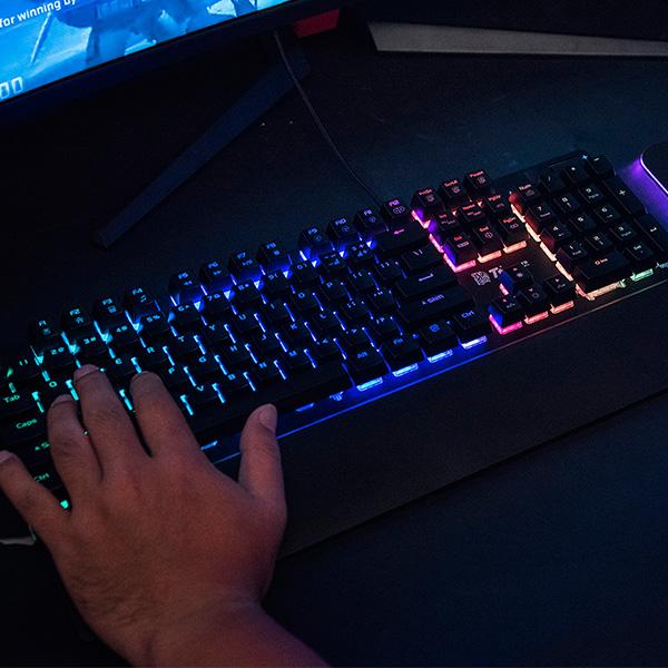 Teclado Gamer Thermaltake Challenger Edge Pro Alambrico Usb Negro/Rgb