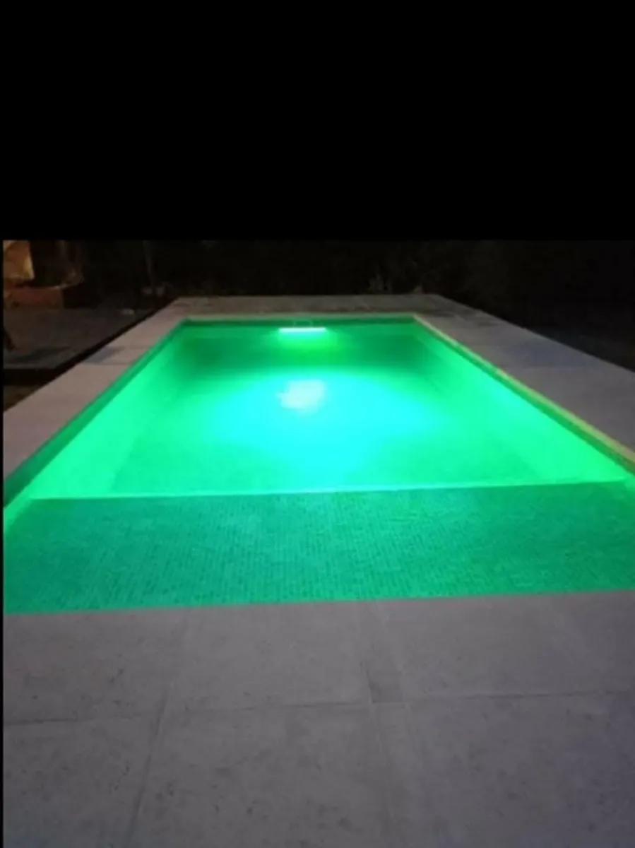 4 Luces Led Pileta Mahled Policarbonato Rgb 20w Con Aros Rgb