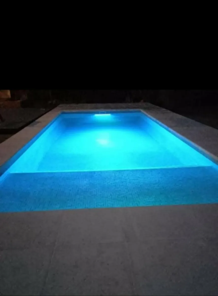 4 Luces Led Pileta Mahled Policarbonato Rgb 20w Con Aros Rgb